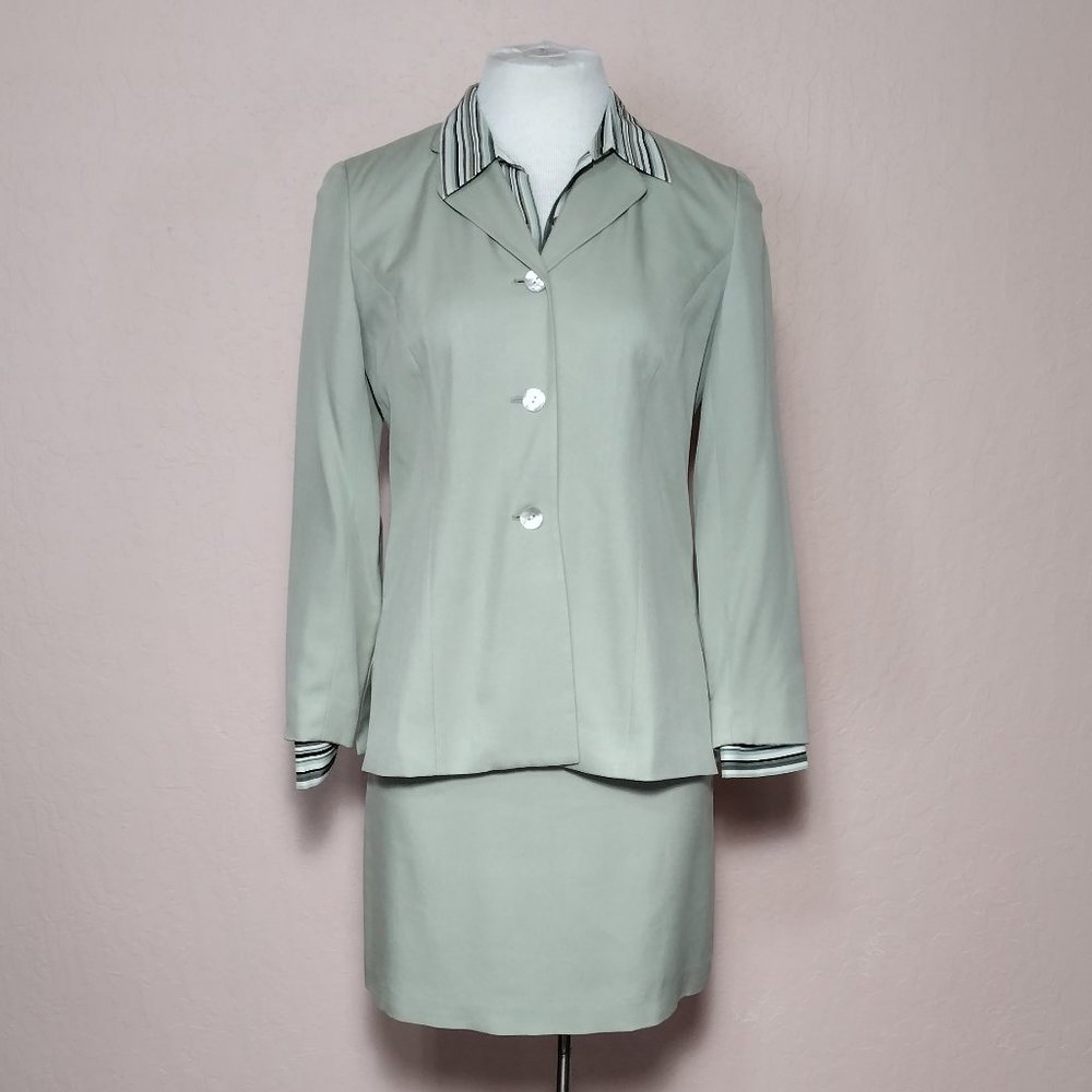 Business or Casual Three-Piece Silk Suit - Picture 2 of 16